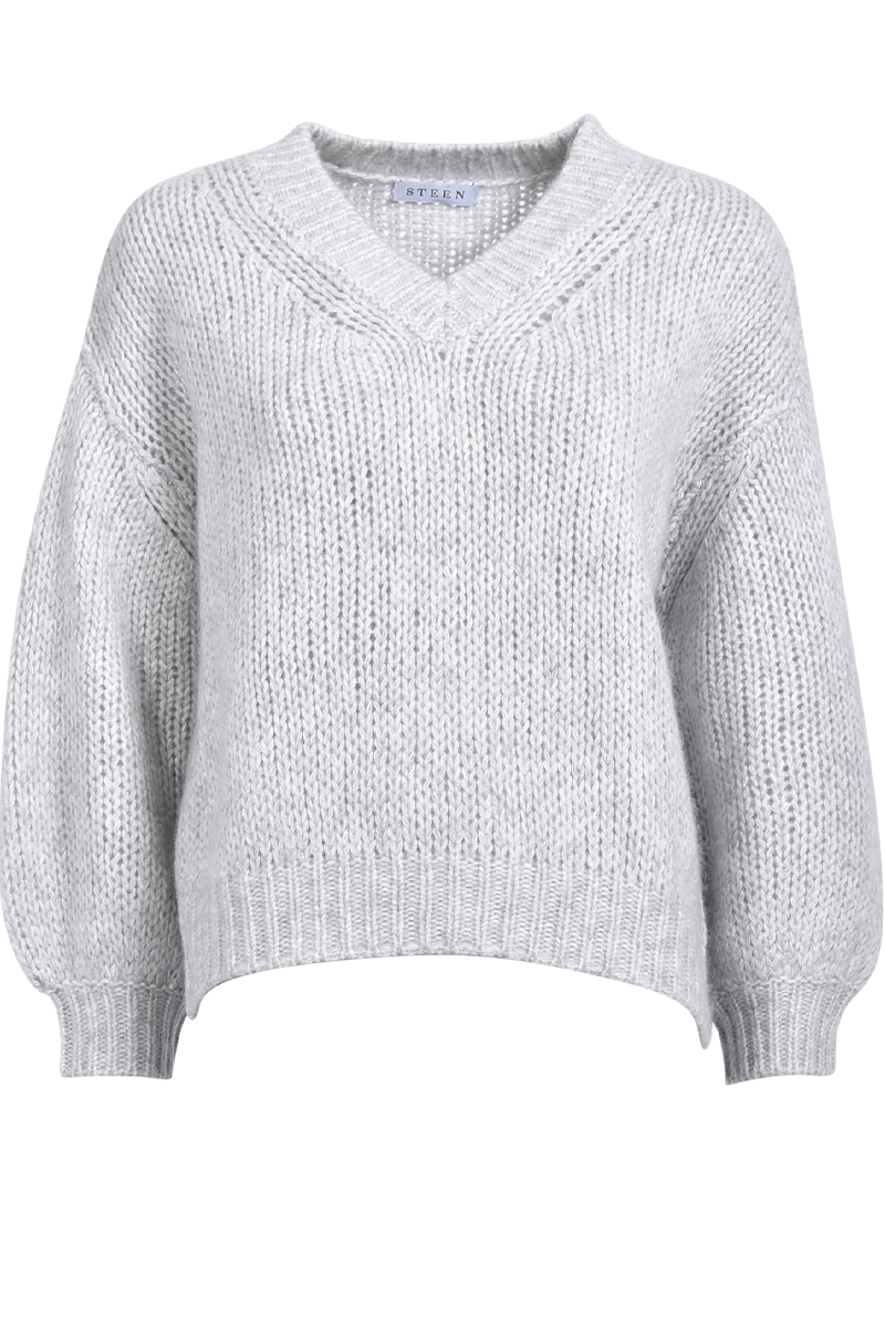 V-Ausschnitt-Pullover mit markanten Abschlüssen von STEEN.