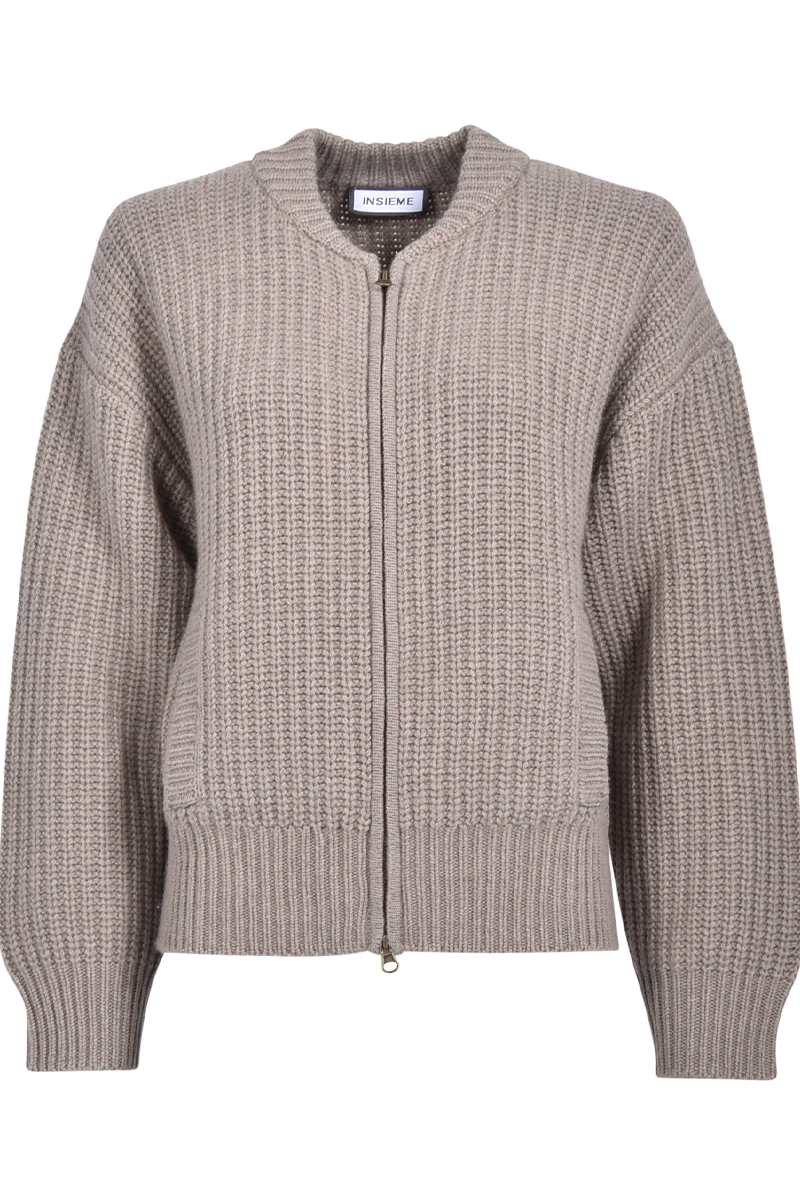 Strickblouson aus Wolle-Kaschmir in Patentstrick von INSIEME. Strickblouson aus Wolle-Kaschmir in Patentstrick von INSIEME.