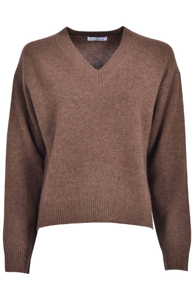 V-Ausschnitt-Pullover mit breiten Abschlüssen von STEEN Collection.